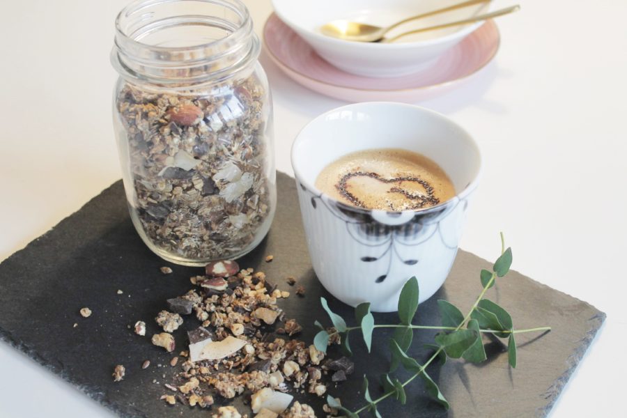 Müsli med mørk chokolade, kokos og kaffe.