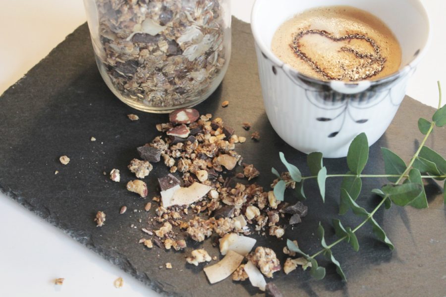 Müsli med mørk chokolade, kokos og kaffe.